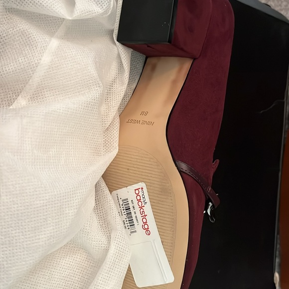 Dress shoe. Color. Dark Red/Plum. Size 8M - Picture 4 of 4